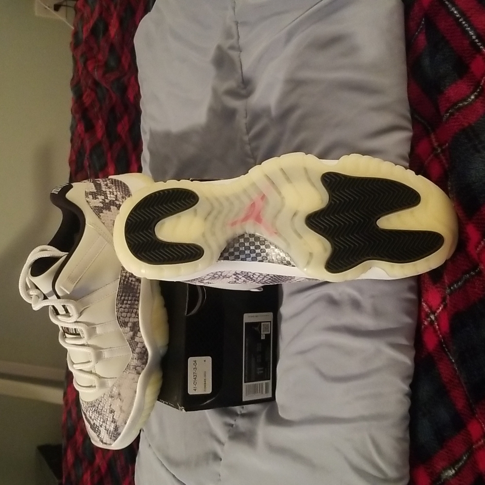 Air Jordan 11 Retro Low LE - Picture 2 of 4